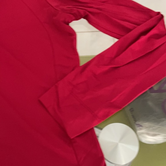 Red long sleeve top - Picture 4 of 5